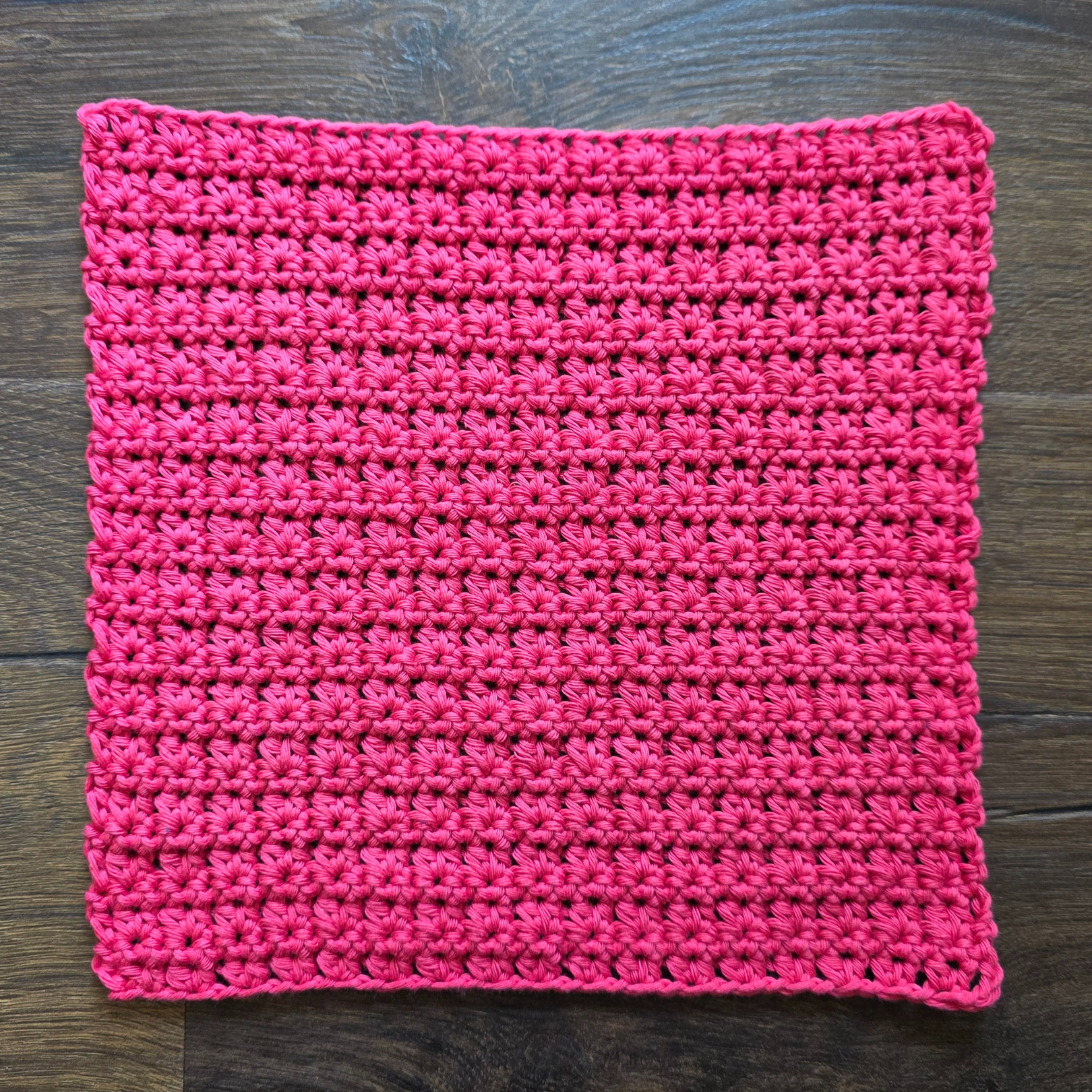 Make a quick and easy crochet dishcloth with this free pattern! Uses Aran Weight cotton yarn and simple stitches. Great for gifts or daily use. #crochetdishcloth #freecrochetpattern #crochetgifts #crochetforbeginners