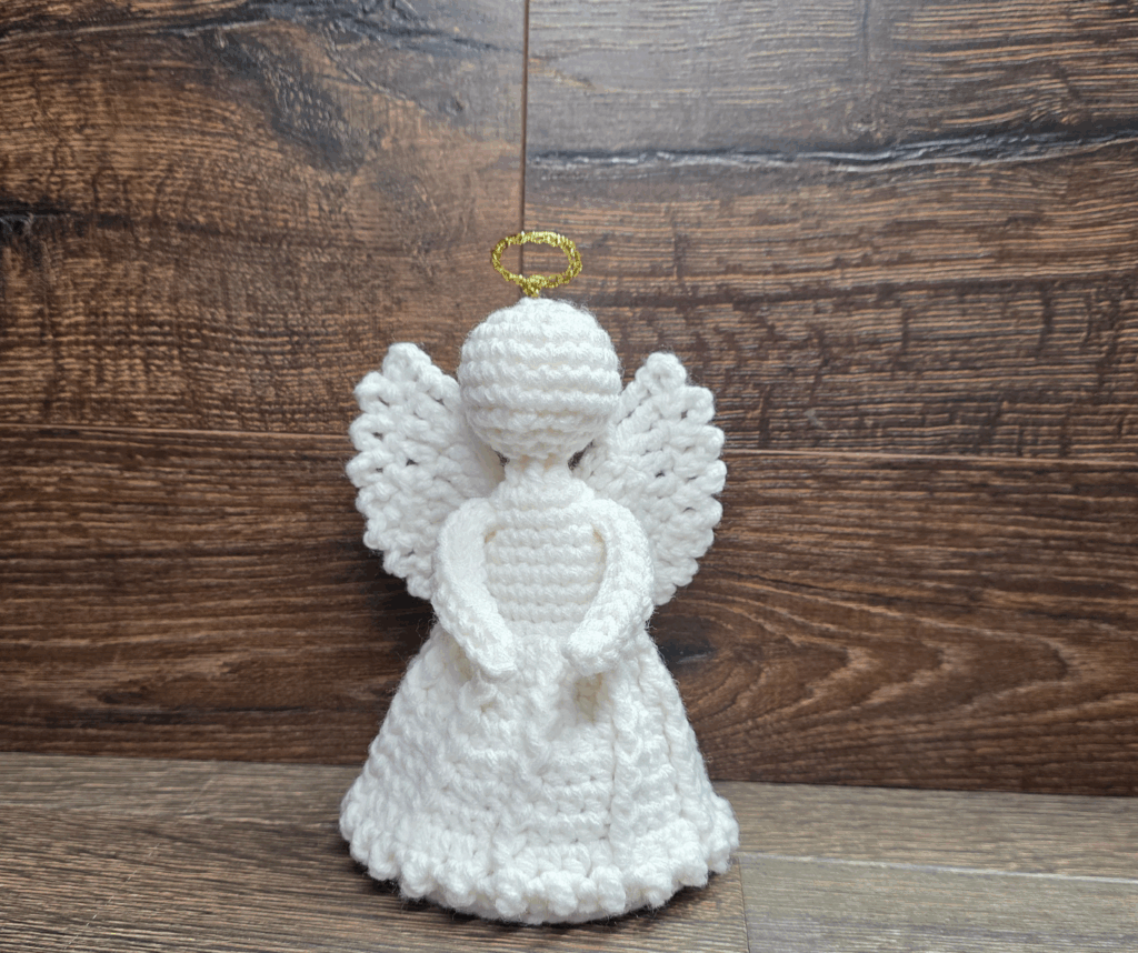 Crochet this easy Remembrance Angel to bring comfort and peace. You only need 18 g of yarn — one skein makes 11 angels.