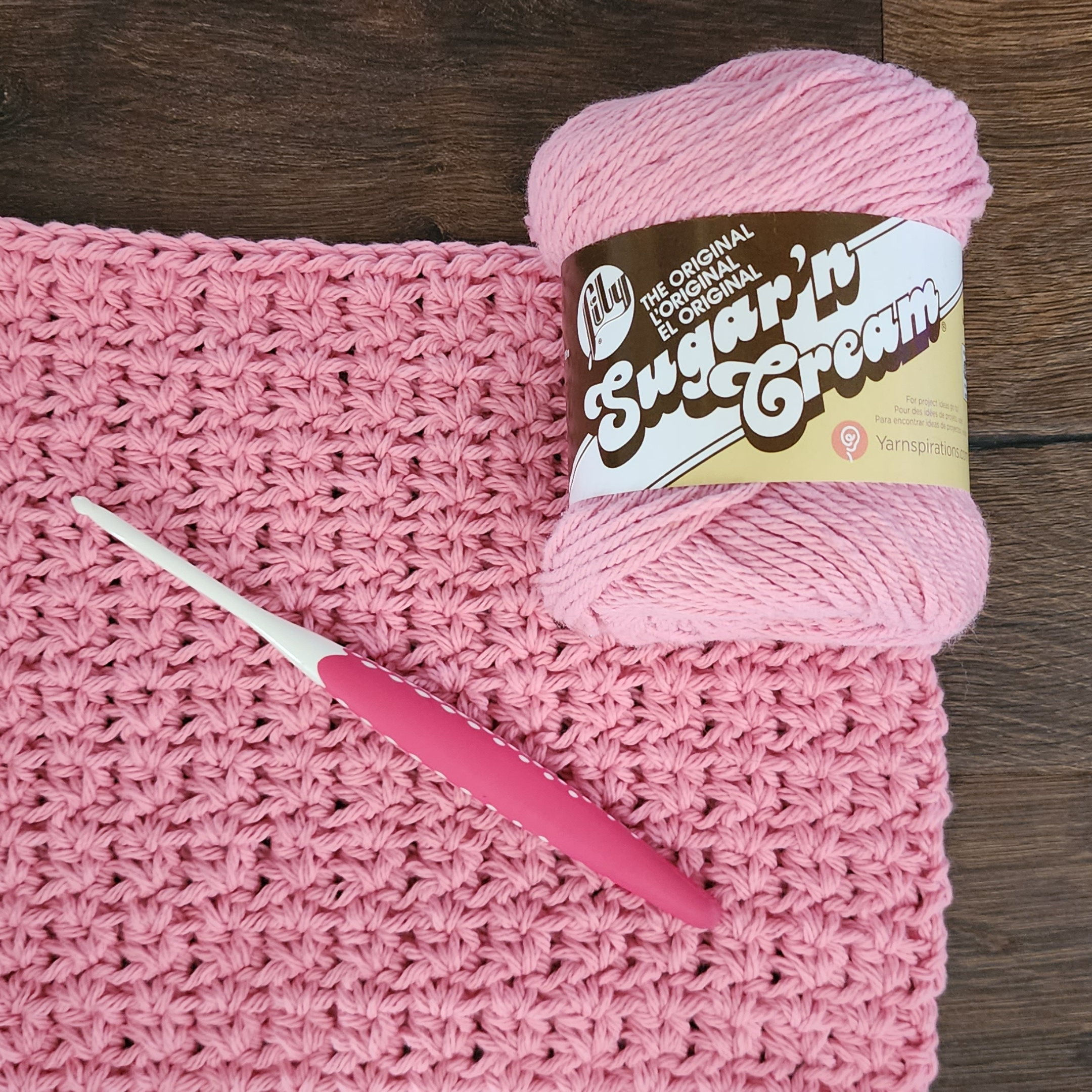Make this quick & easy crochet dishcloth in just an hour! 🧽💙 Perfect for beginners, this free pattern uses hdc & sc stitches with step-by-step photos and a video tutorial.